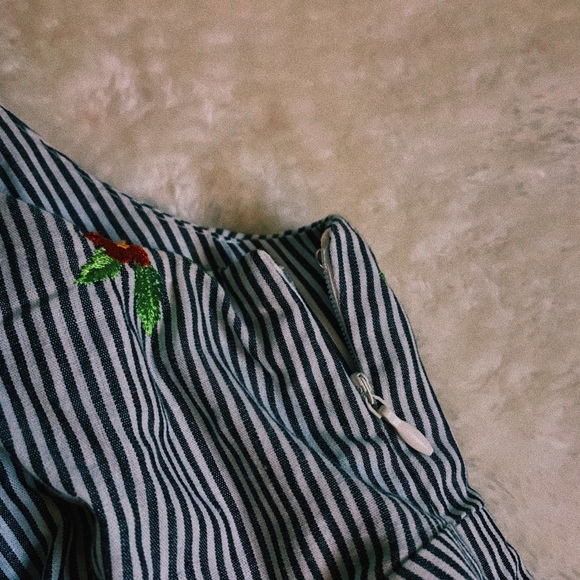 Deep V-neck blouse - Picture 4 of 5